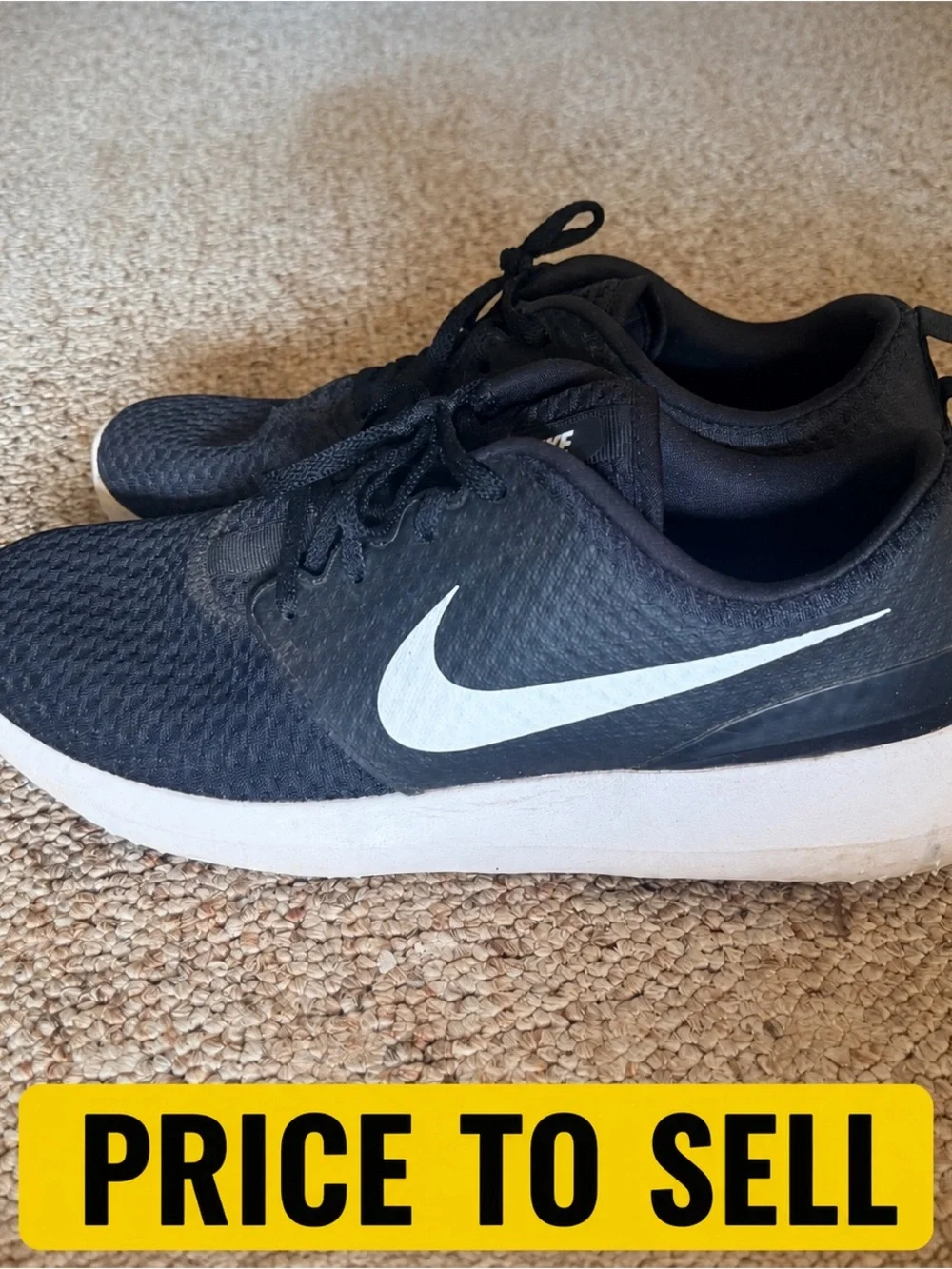 Nike Black and White Men's Lightweight Athletic Sneakers